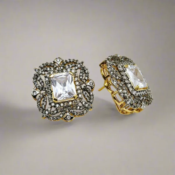 ZARJAN STUD EARRINGS.