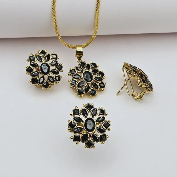 MAHEEN PENDENT SET.
