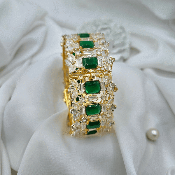 GREEN BRAECLET FOR WOMEN'S