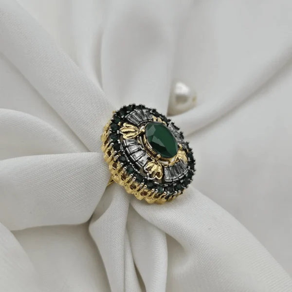 GOLD PLATED ADJUTABLE RING.